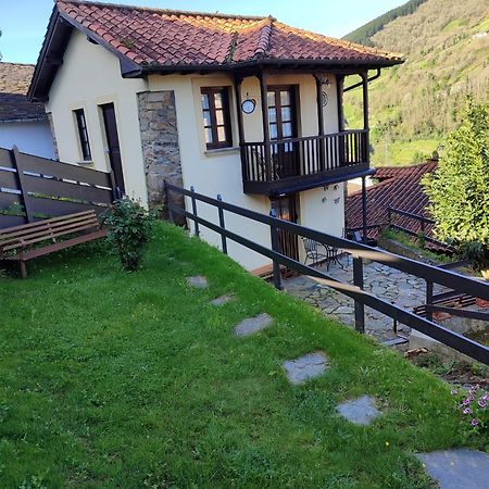 Villa La Casina De Santulaya Cangas De Narcea Exterior foto