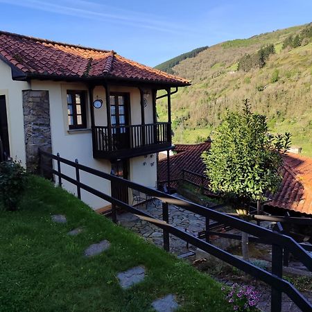 Villa La Casina De Santulaya Cangas De Narcea Exterior foto