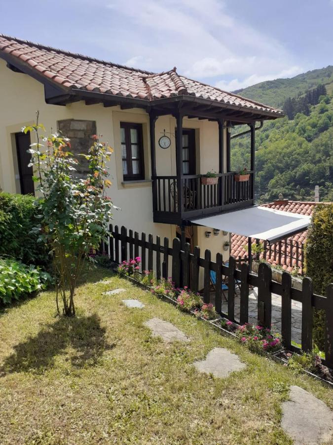 Villa La Casina De Santulaya Cangas De Narcea Exterior foto