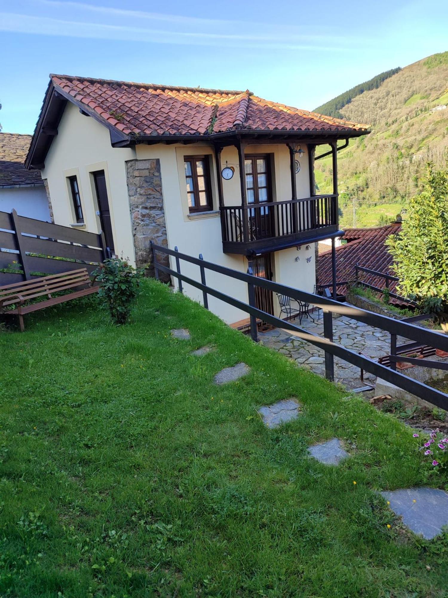 Villa La Casina De Santulaya Cangas De Narcea Exterior foto