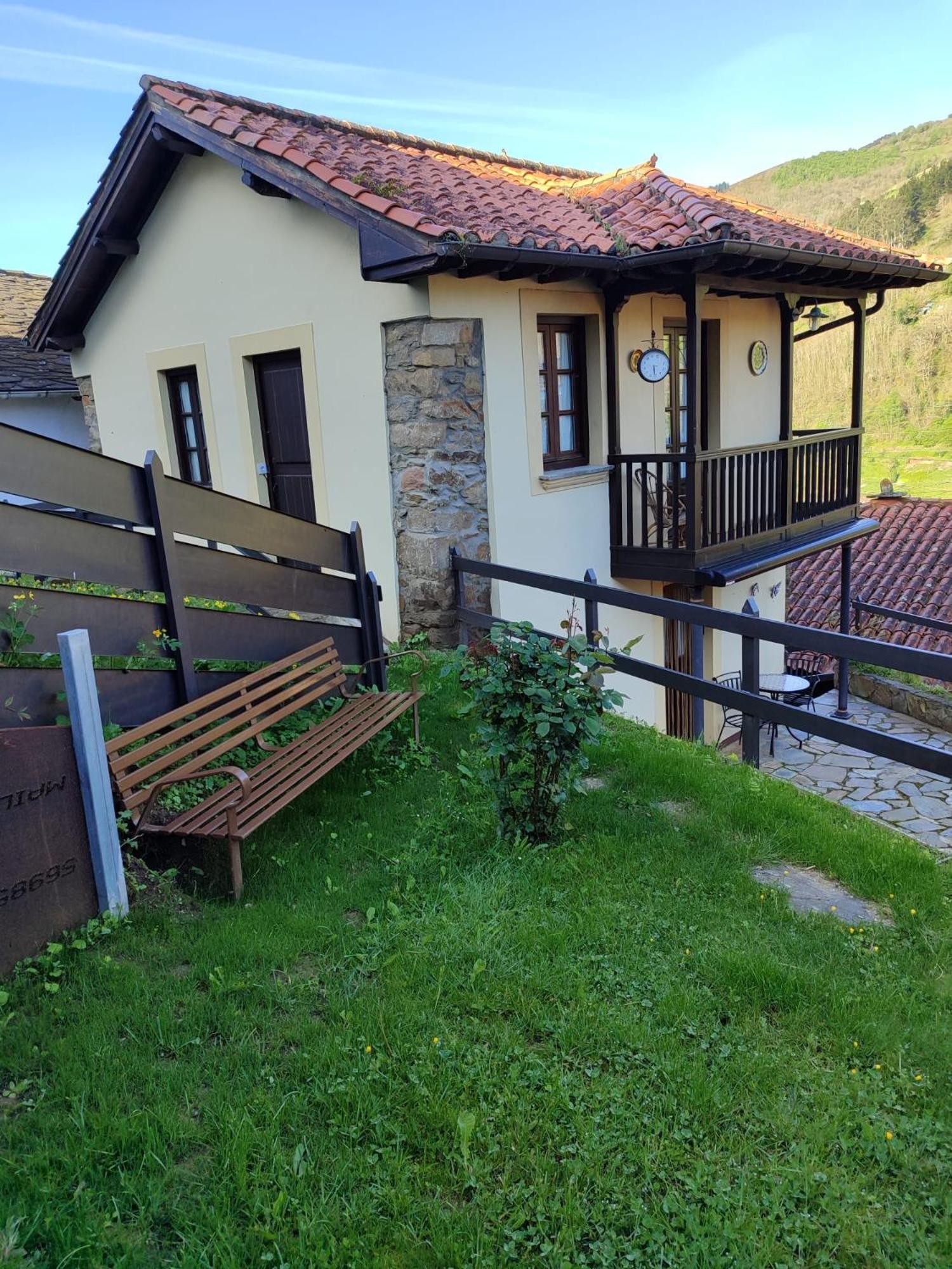 Villa La Casina De Santulaya Cangas De Narcea Exterior foto