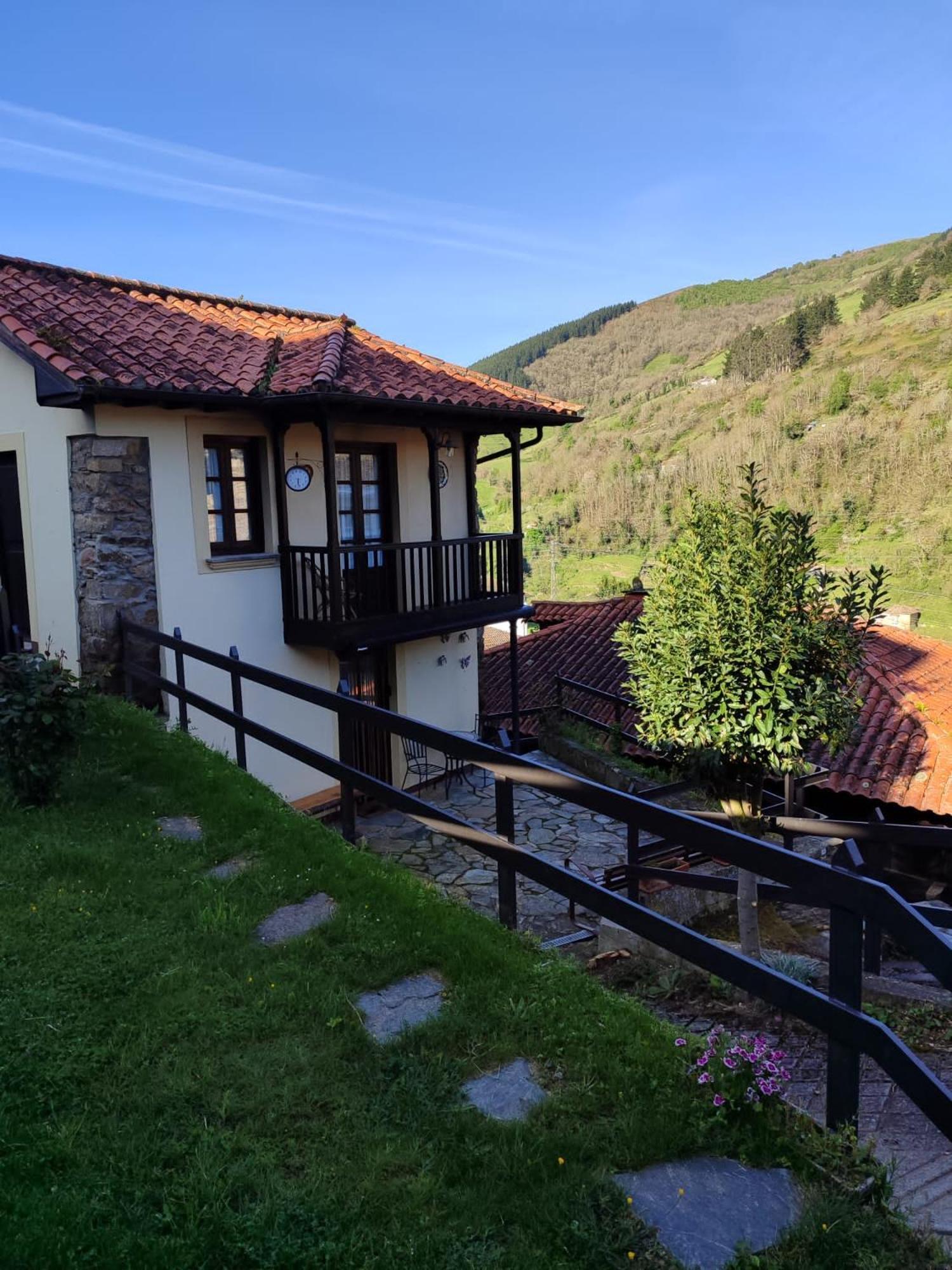 Villa La Casina De Santulaya Cangas De Narcea Exterior foto