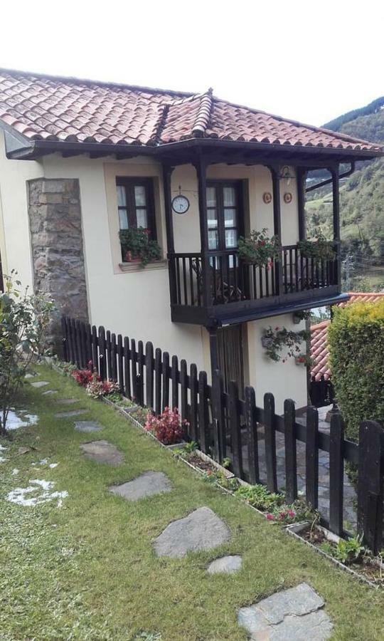 Villa La Casina De Santulaya Cangas De Narcea Exterior foto